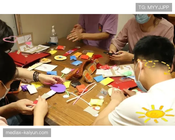 聚焦：视障球迷体验“感官观赛”设备，通过触感背心与3D音频“感受”进球